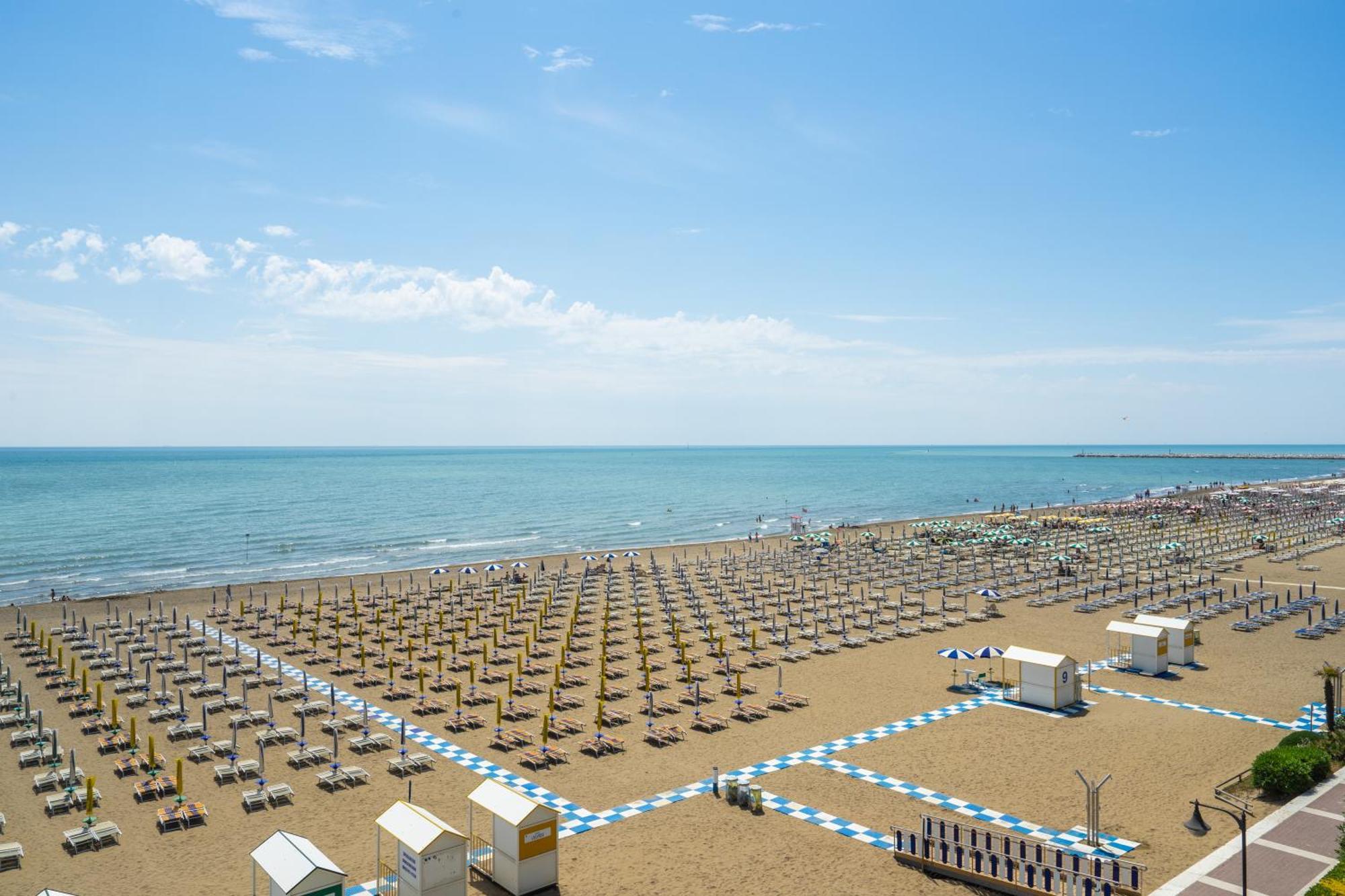 Hotel Montecarlo 3 Stelle Superior Caorle Exterior foto