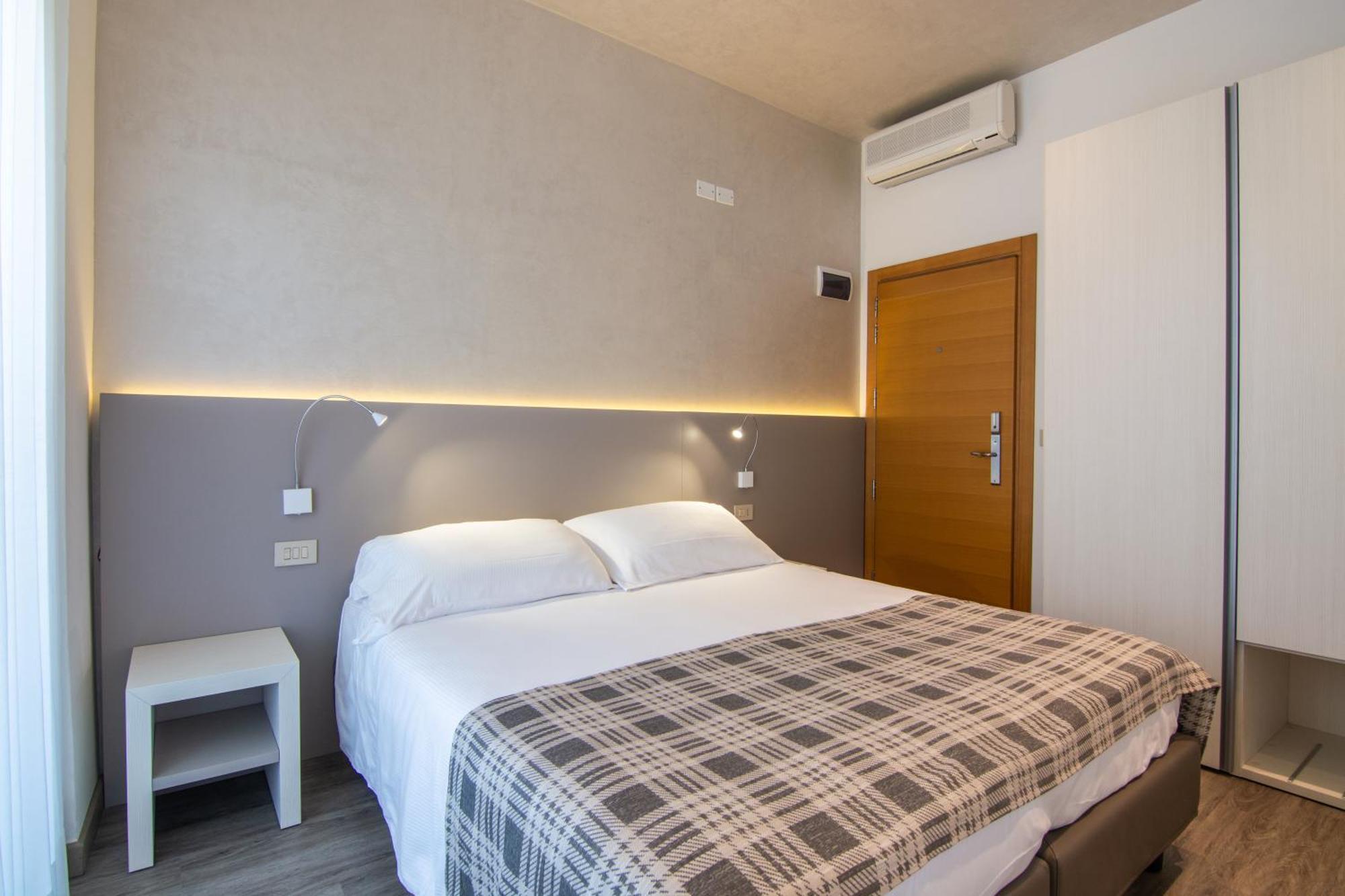 Hotel Montecarlo 3 Stelle Superior Caorle Exterior foto