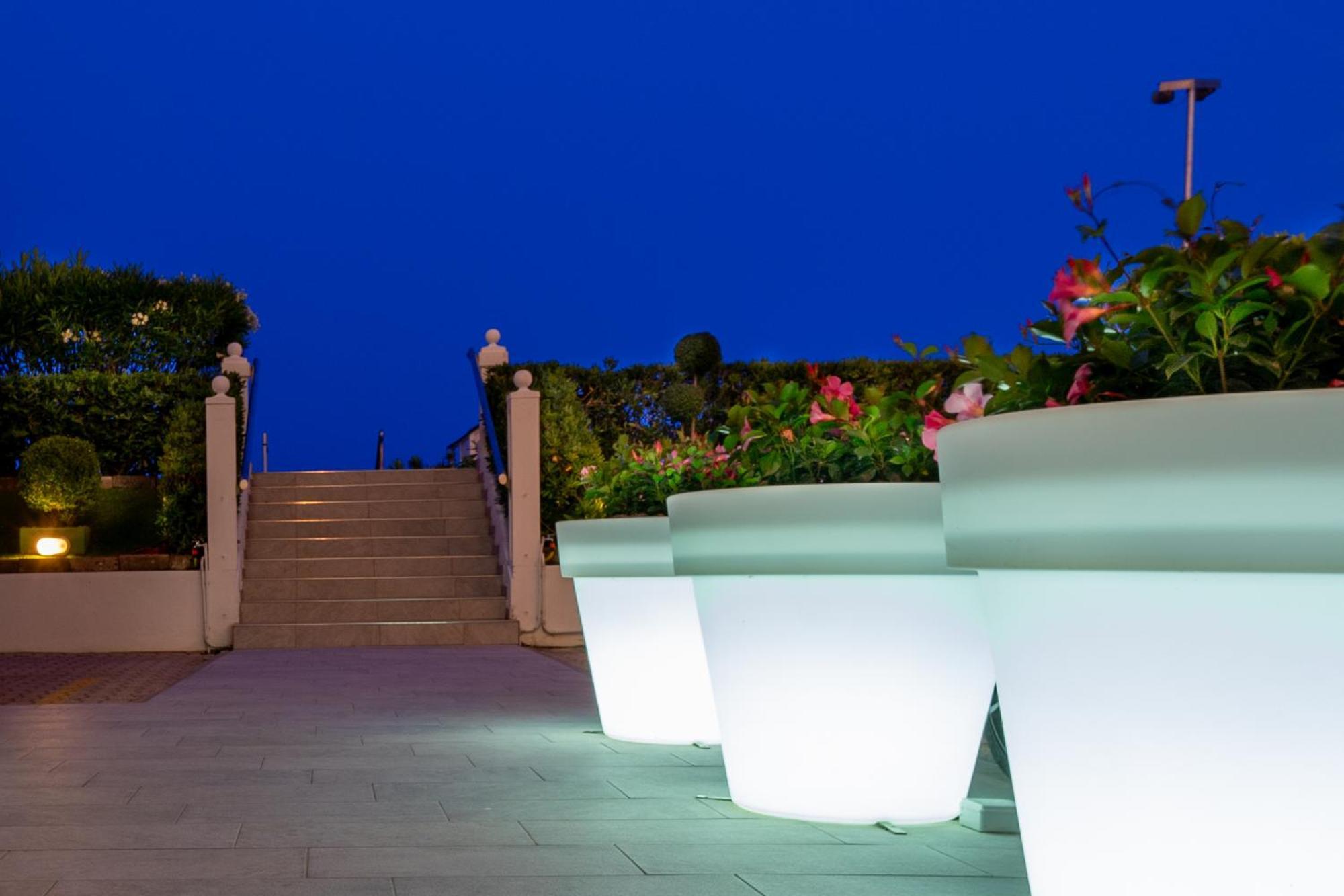 Hotel Montecarlo 3 Stelle Superior Caorle Exterior foto