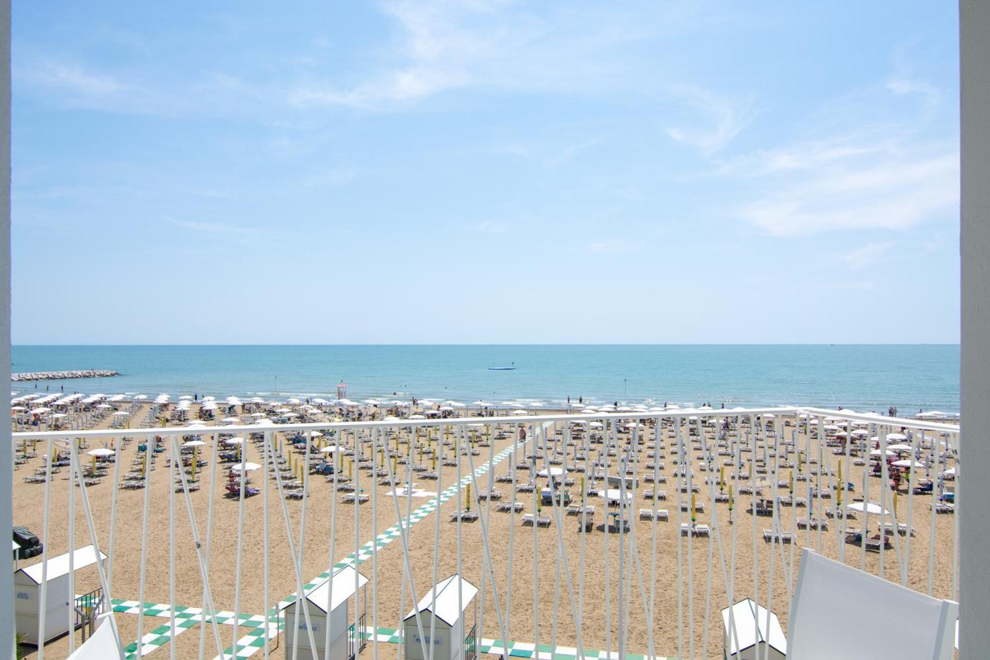 Hotel Montecarlo 3 Stelle Superior Caorle Exterior foto